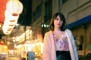 Night Portrait in Tokyo for a Campaign for H.I.S. & Tokyo Tokyo Portrait of a young woman at night in Tokyo’s street with traditional paper lanterns, urban photography by JG Brasseur.