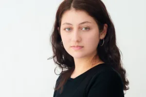 Professional Headshot of a Woman in Tokyo Studio by JG Brasseur Professional studio headshot of a woman with natural expression, captured by JG Brasseur, Tokyo photographer specializing in creative portraits and headshots.