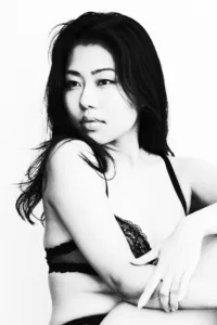 Black and white artistic portrait of a model in a Tokyo photo studio, showcasing studio photography by JG Brasseur.